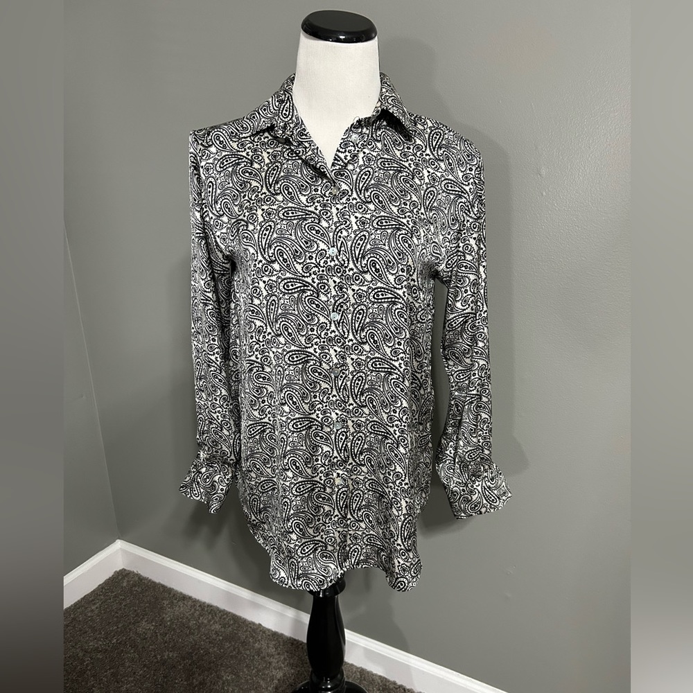 Zara , satin affect shirt size extra small button‎ down long sleeve